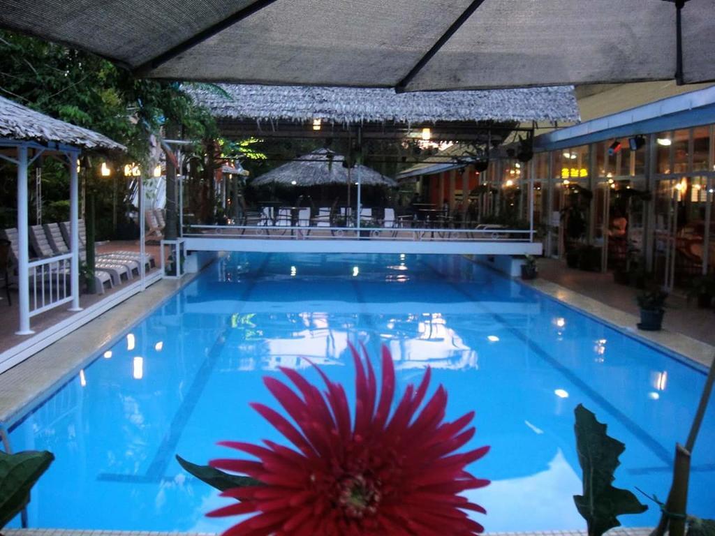 Honiara Hotel エクステリア 写真